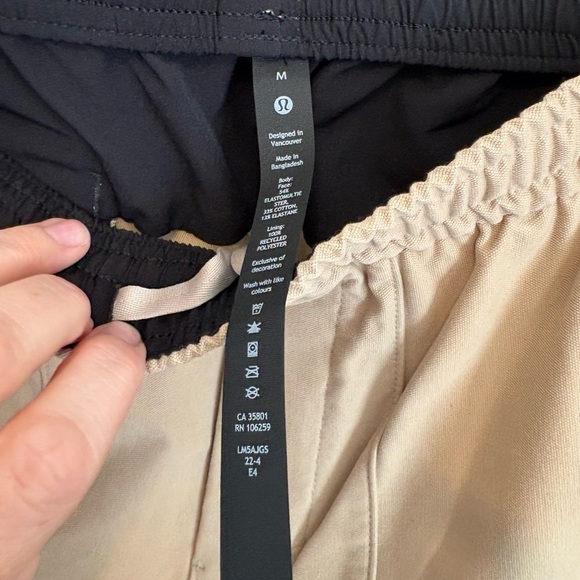 Lululemon Utilitech Pull-On Classic-Fit Pant 30" like new size medium - Picture 3 of 9